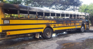 Incendian unidad de transporte en el Norte de Honduras