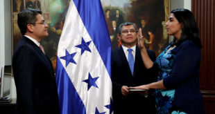 Presidente Hernández juramenta a dos nuevos funcionarios de Senprende