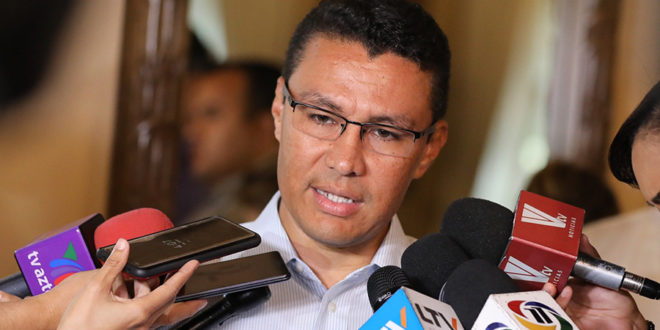 Ebal Díaz: "Los que sueñan con la renuncia del Presidente, pueden seguir soñando"