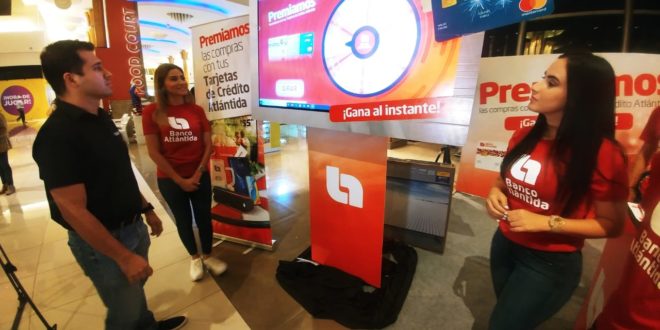 Banco Atlántida premia a sus tarjetahabientes en la temporada navideña