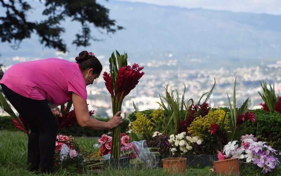 Hondureños conmemoran hoy 2 de noviembre el Día de los Fieles Difuntos