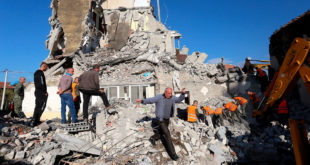 Potente sismo en Albania causa al menos 13 muertos y más de 300 heridos