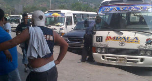 Transportistas paralizan unidades por cobro de extorsión en San Pedro Sula