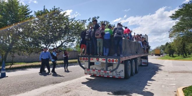 Caravana de inmigrantes hondureños intentará ingresar este jueves a Guatemala