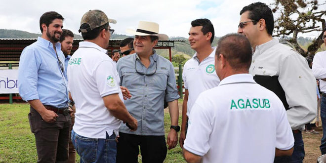 Presidente Hernández lanza el primer distrito lechero del país en Subirana, Yoro