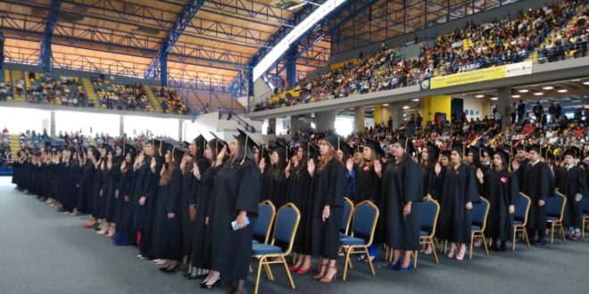 UNAH graduó a más de 900 profesionales en la primera ceremonia del 2020