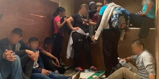 Rescatan en México a 69 migrantes hacinados en camión; tres de ellos hondureños