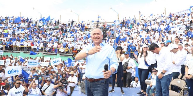 Mauricio Oliva lanza su precandidatura presidencial y promete su experiencia