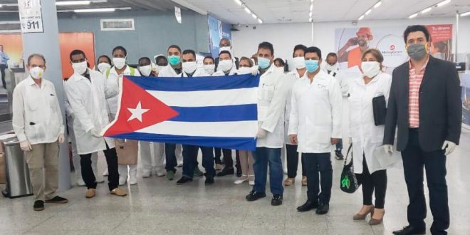Médicos del alma: ¿por qué los profesionales cubanos merecen el Nobel de la Paz?