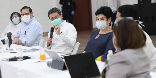 Presidente hondureño advierte que ciudadano que no use mascarilla será arrestado