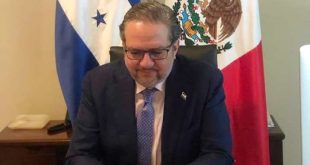 Embajador Gerardo Simón presenta Copias de Estilo en México