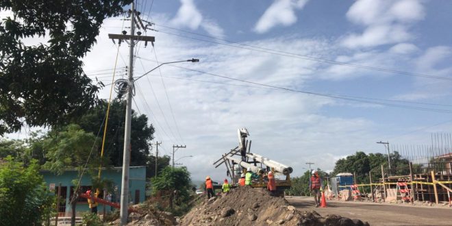 ENEE supervisa trabajos eléctricos en Villa de San Antonio, Comayagua