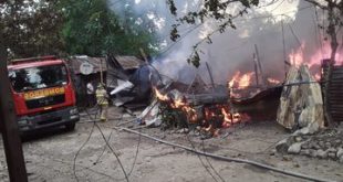 Incendio consume al menos 8 viviendas en colonia de San Pedro Sula