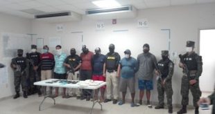 Trasladan a Tegucigalpa a 6 tripulantes capturados con cocaína en Gracias a Dios