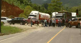 Transportistas se toman la aduana Corinto e impiden paso a guatemaltecos