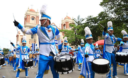 Educación analiza autorizar desfiles en regiones con cero COVID-19 en Honduras