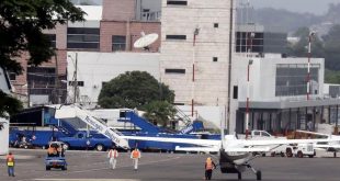 Empleados del aeropuerto Toncontín denuncian falta de pago de sus salarios