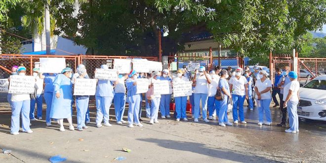 Personal de enfermería del Leonardo Martínez denuncian impuntualidad de pago
