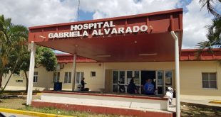 Empleados por contrato de hospital Gabriela Alvarado en huelga por falta de pago