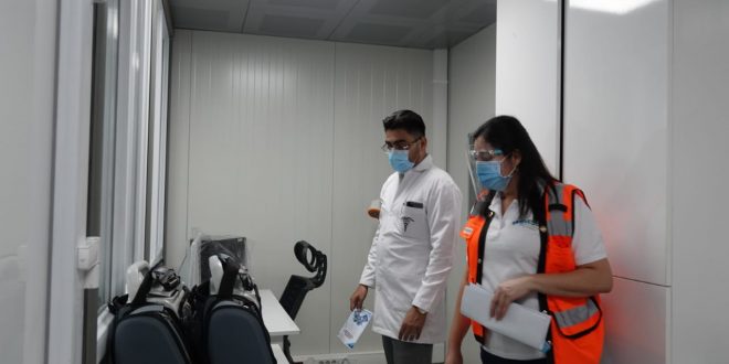 Directores de sanatorios inspeccionan hospital móvil de SPS