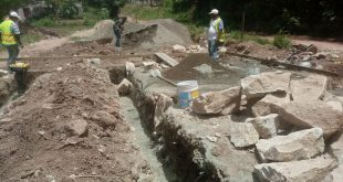 Inician construcción de camerinos en cancha infantil de la Aldea Suyapa