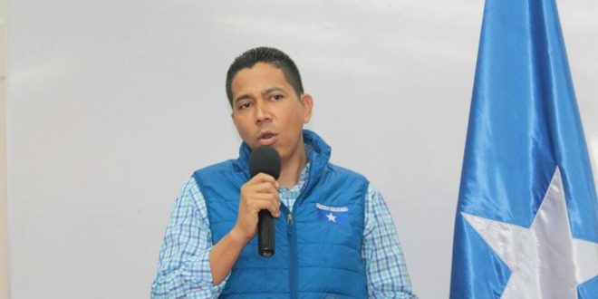 Debate sin condiciones, construir consensos y un pacto por Honduras, demanda Reinaldo Sánchez