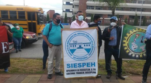 Empleados públicos protestan este jueves por falta de pago de salarios