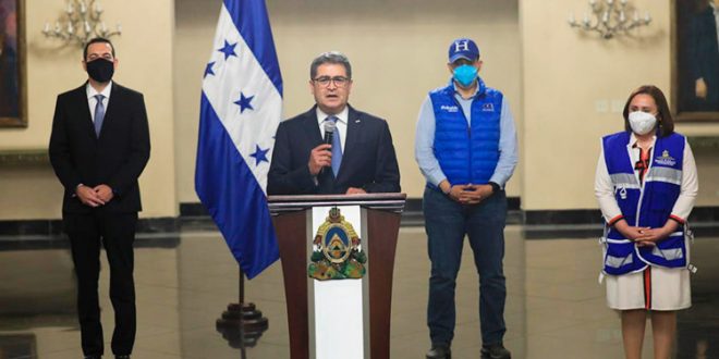 Presidente Hernández oficializa rotaciones en Gobierno