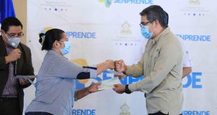 Entregan financiamiento a emprendedores de la quinta avenida de Comayagüela