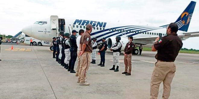 México deporta a 136 migrantes hondureños por la vía aérea