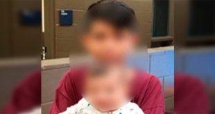 Niño hondureño de 13 años cruzó a EEUU cargando a su hermanito de 7 meses