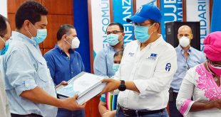 Reinaldo Sánchez entrega documentación para inscripción de movimientos internos