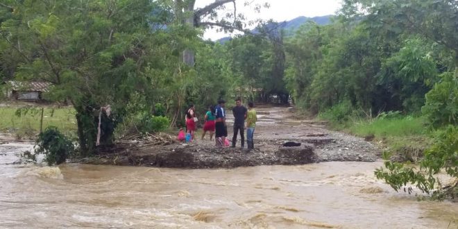 Siete miembros de una familia son rescatados en Copán