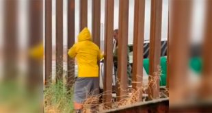 VIDEO: mexicano le vende tamales a un policía fronterizo de EEUU