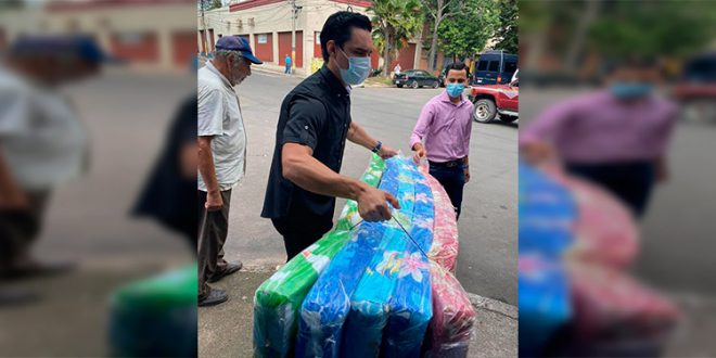 Partido Nacional lleva ayuda a damnificados del ciclón Eta en Yoro