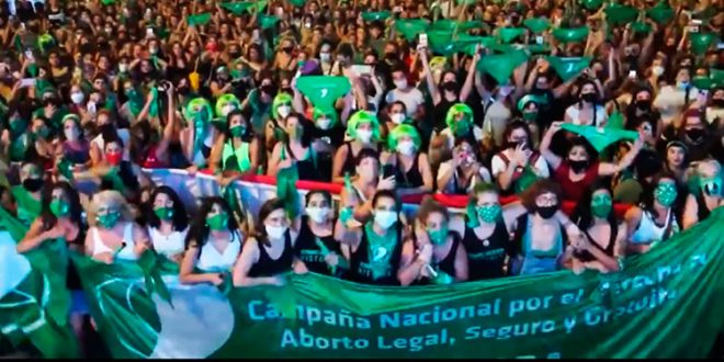VIDEO: Euforia en las calles de Buenos Aires por la legalización del aborto