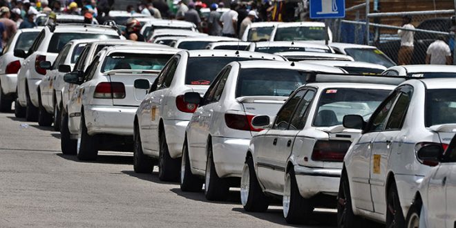 Crisis: Taxistas anuncian acciones para este jueves