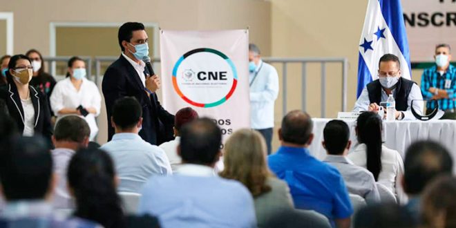 Partido Nacional el primero en entregar planillas de movimientos ante el CNE