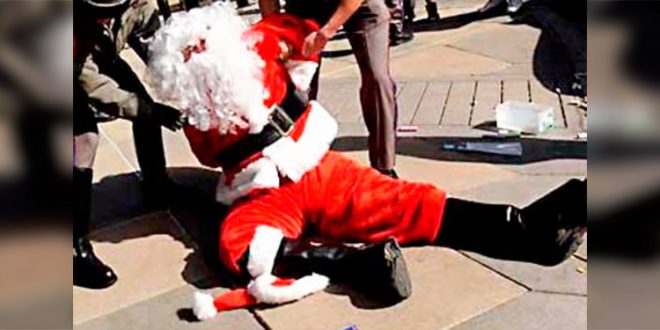 Arrestaron a Santa Claus por acoso sexual