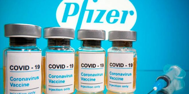 Pfizer investigará la hospitalización de una mujer en EEUU tras recibir la vacuna anti-COVID-19