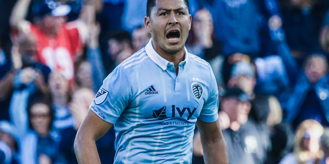 Roger Espinoza renueva su contrato con el Sporting Kansas City