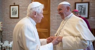 El papa Francisco y Benedicto XVI se vacunan contra la Covid-19