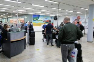 Migración aumenta cabinas de control en el Aeropuerto Ramón Villeda Morales