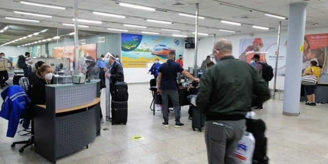 Migración aumenta cabinas de control en el Aeropuerto Ramón Villeda Morales