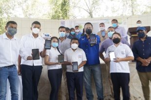 Educación entrega Tablet a estudiantes de Yoro