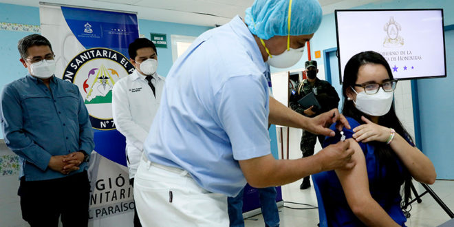 Vacunan 668 empleados del Hospital Gabriela Alvarado de Danlí