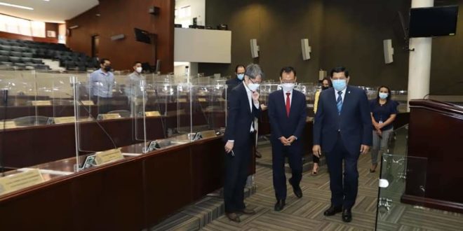 Parlamento hondureño recibe donación de equipo tecnológico de Corea