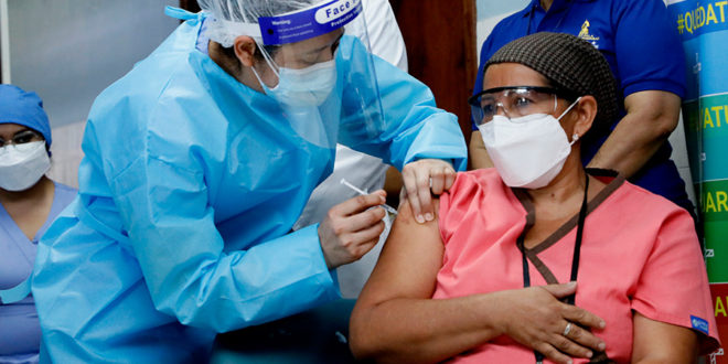 Vacunan otros 25.200 hondureños con AstraZeneca