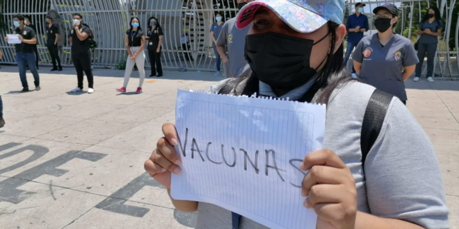 Estudiantes hondureños recuerdan su día y exigen agilizar vacunación contra la COVID-19
