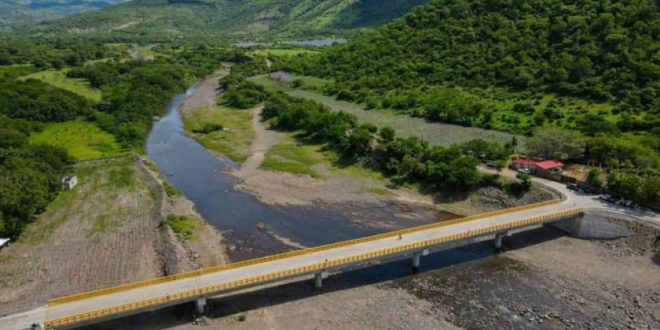 Finalizan puente que comunica municipios de Choluteca